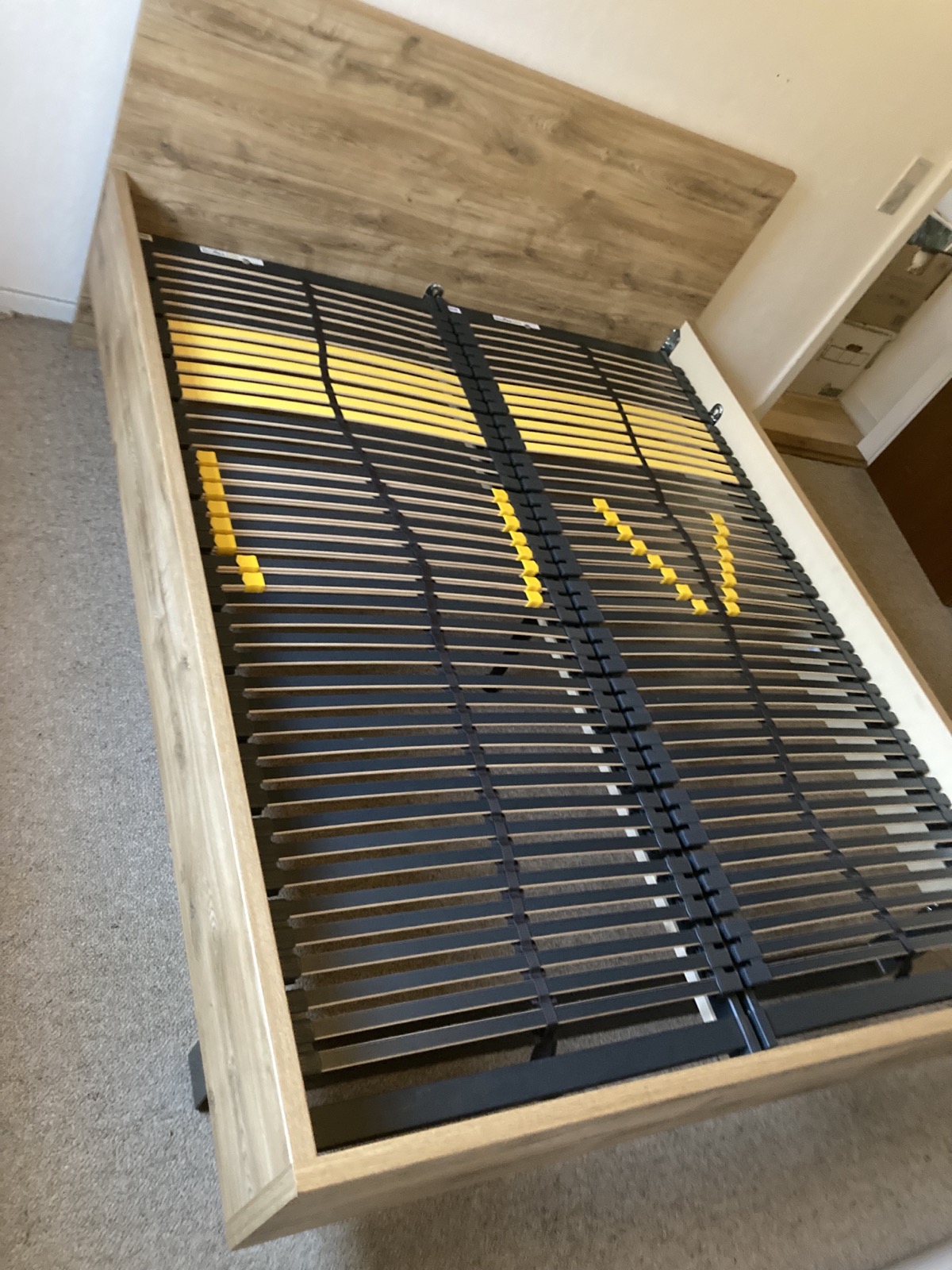 Bedframe gemonteerd na verhuizing