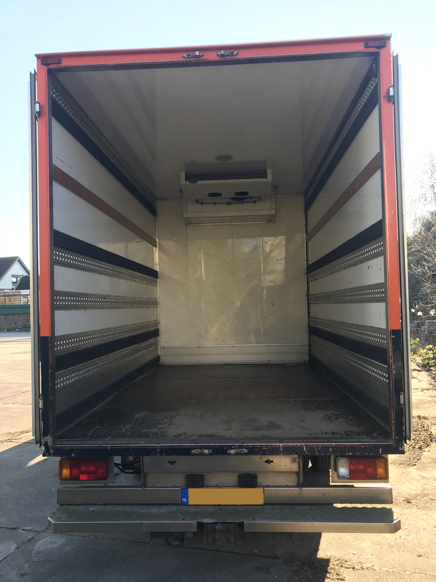 Lege laadruimte van de verhuiswagen
